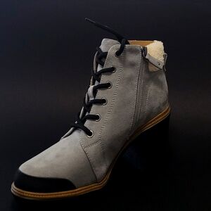 Gray Women's Boots. DrScholl's, 9.5M US.